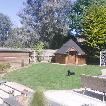 Beach House, With Bbq Lodge And Hot Tub! Bournemouth Exteriör bild