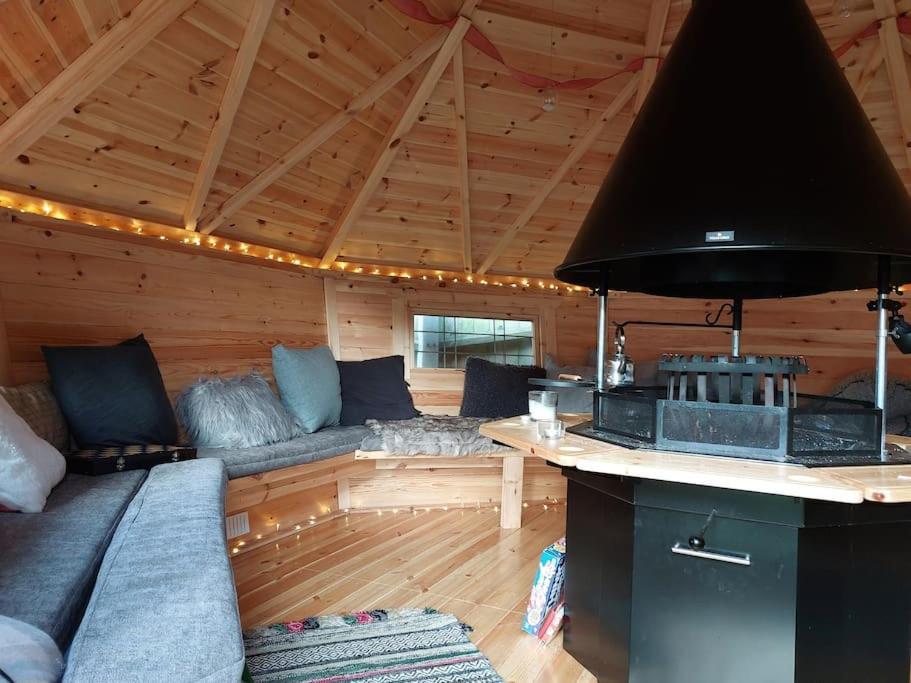 Beach House, With Bbq Lodge And Hot Tub! Bournemouth Exteriör bild