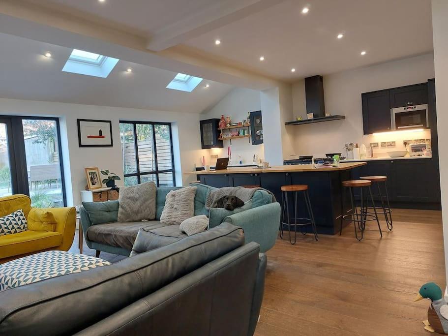 Beach House, With Bbq Lodge And Hot Tub! Bournemouth Exteriör bild