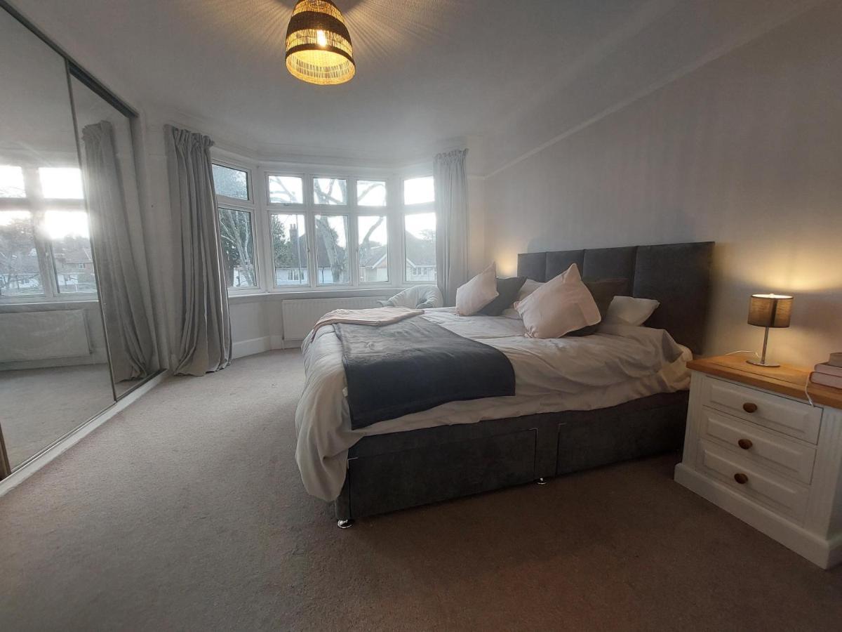 Beach House, With Bbq Lodge And Hot Tub! Bournemouth Exteriör bild