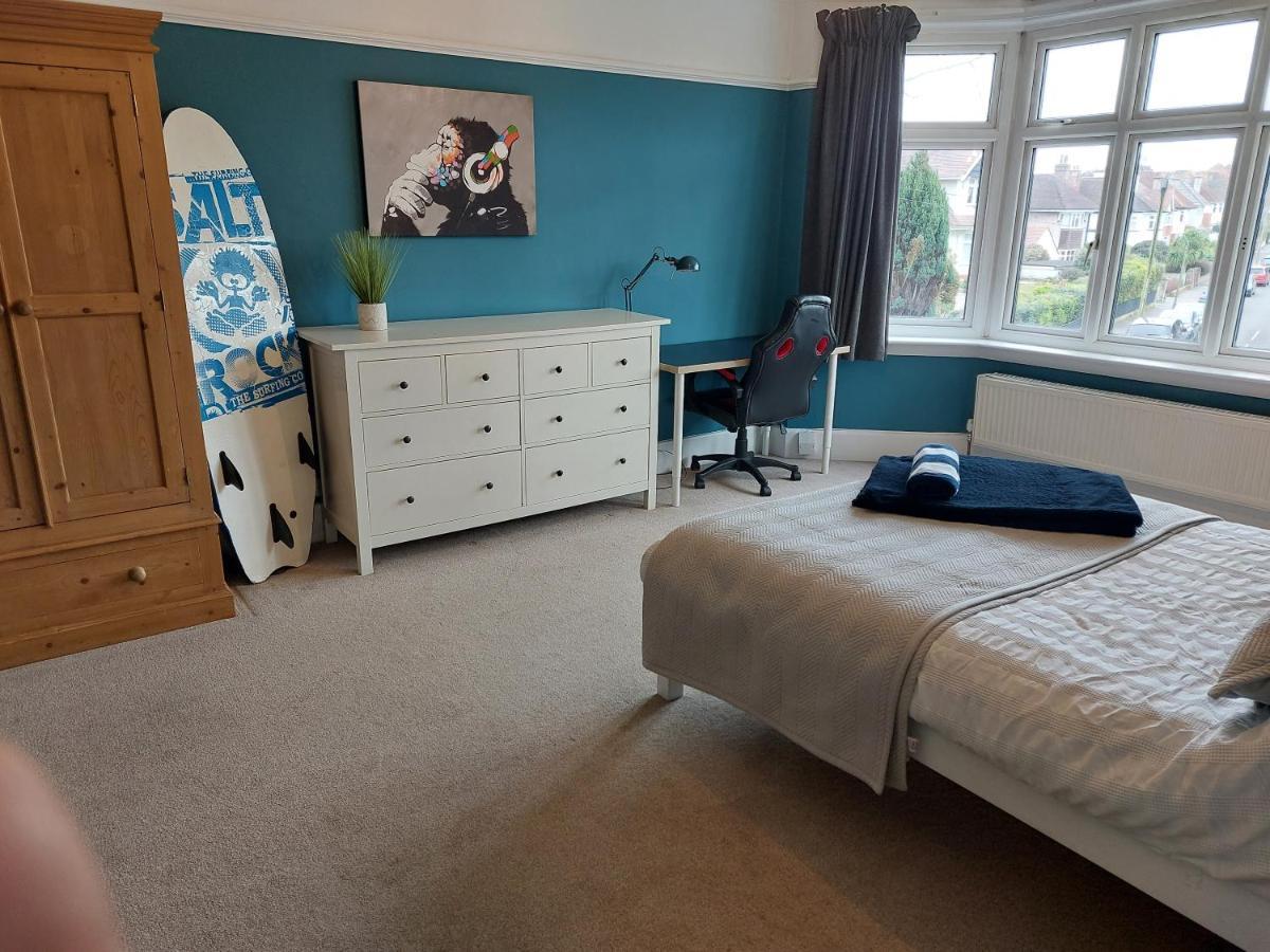 Beach House, With Bbq Lodge And Hot Tub! Bournemouth Exteriör bild