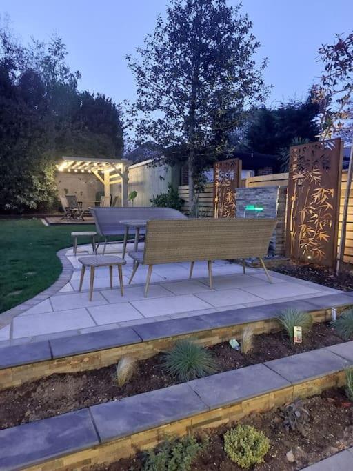 Beach House, With Bbq Lodge And Hot Tub! Bournemouth Exteriör bild