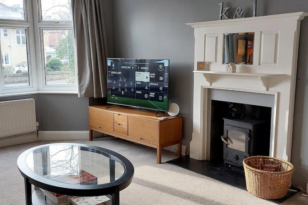 Beach House, With Bbq Lodge And Hot Tub! Bournemouth Exteriör bild