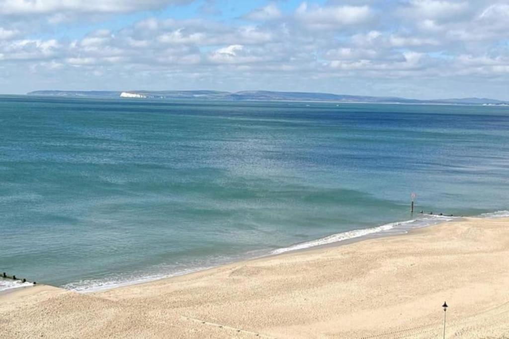 Beach House, With Bbq Lodge And Hot Tub! Bournemouth Exteriör bild