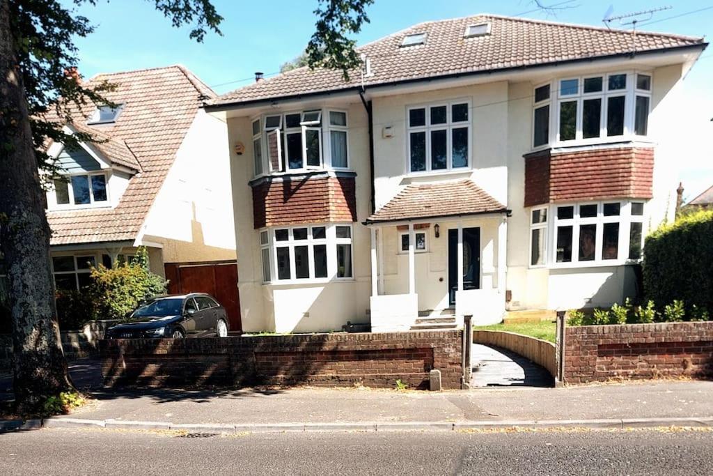 Beach House, With Bbq Lodge And Hot Tub! Bournemouth Exteriör bild