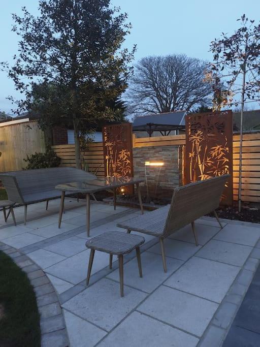 Beach House, With Bbq Lodge And Hot Tub! Bournemouth Exteriör bild