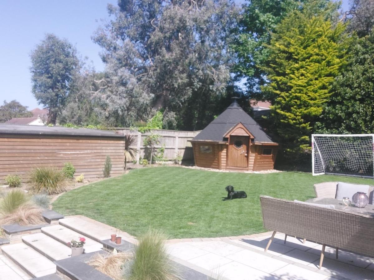 Beach House, With Bbq Lodge And Hot Tub! Bournemouth Exteriör bild